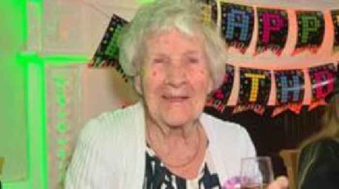 Woman celebrates 105th birthday with care home rave