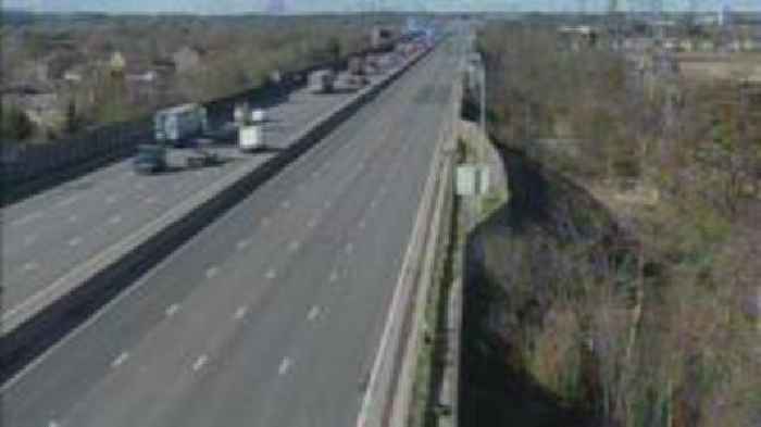 Six-vehicle crash closes part of the M6 motorway