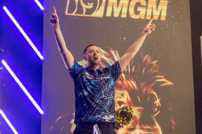 Luke Humphries 'flaps' before securing Premier League top dog status against Gerwyn Price