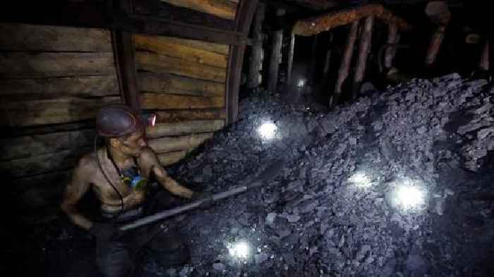 Putin baselessly offers Ukraine’s rare earth minerals as Russian commodity