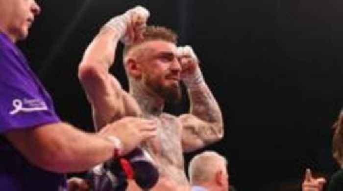 Crocker wins dramatic fight as Donovan disqualified