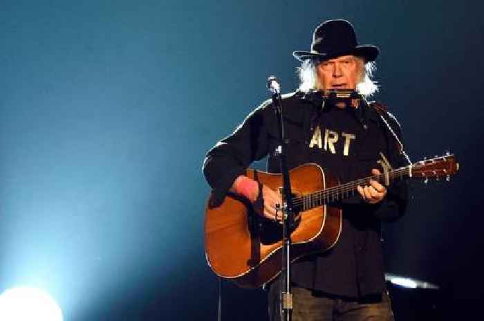 Neil Young To Play Free Concert In Ukraine