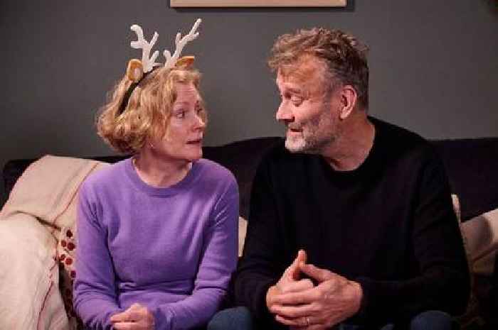 Outnumbered's Hugh Dennis and Claire Skinner secret wedding revealed after three years