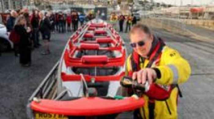 Memorial gig boat blessed with Guinness