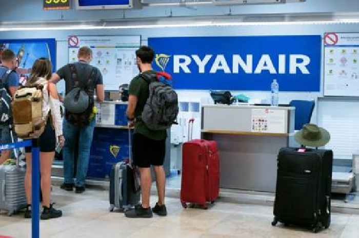 Ryanair passengers warned of 40-minute rule that could land them with £100 fee