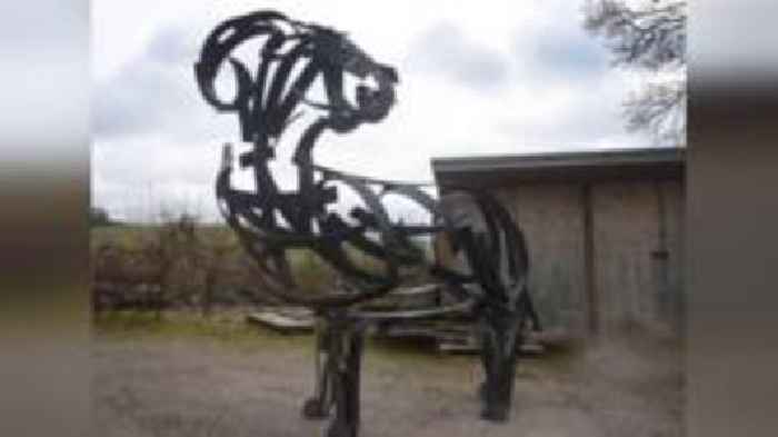 Artist donates sculpture to fire-hit town