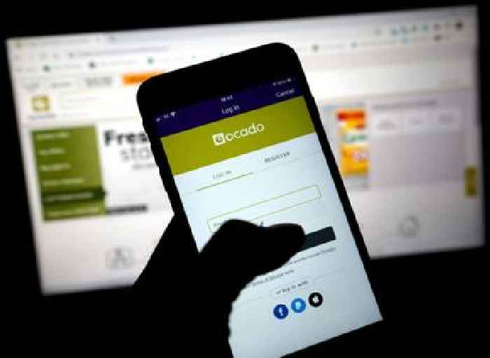 Ocado: CEO pay jumps despite heavy losses and flagging share price