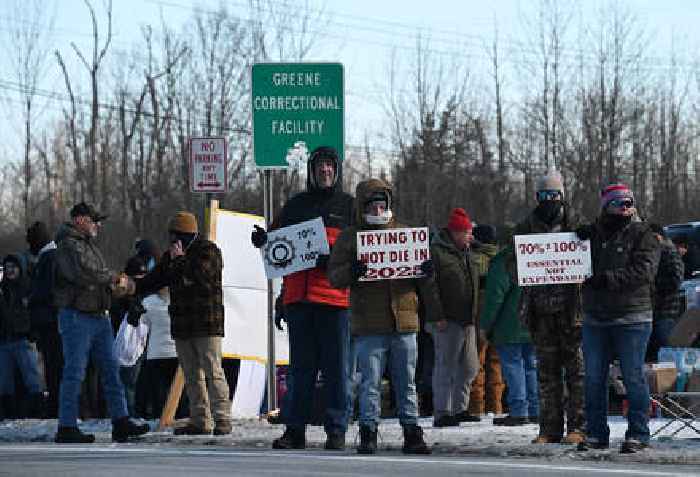 NY officials offer striking corrections officers a deal, bypassing union