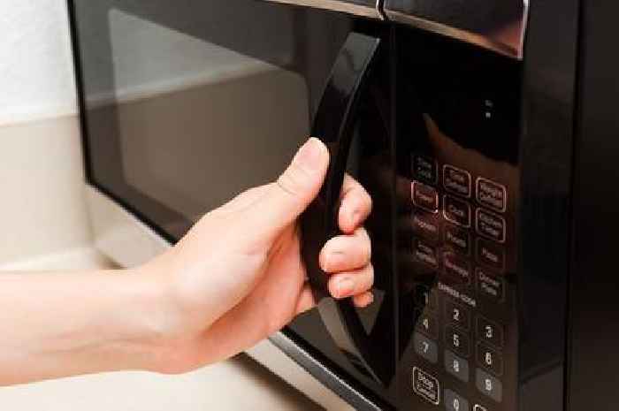 Doctor's warning to anyone using microwaves after dementia discovery