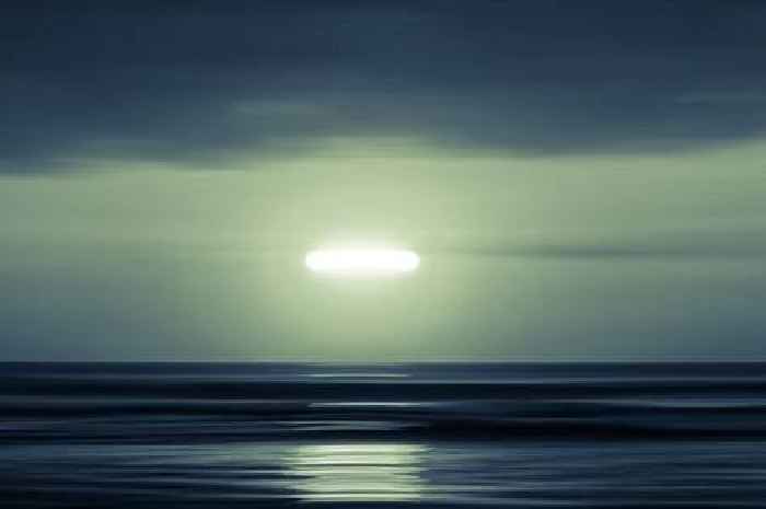 When a 'mysterious light' caused a 'major UFO scare' in the Hull area