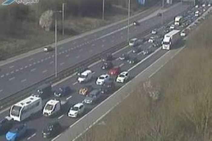 Leicestershire M1 updates after crash shuts multiple lanes