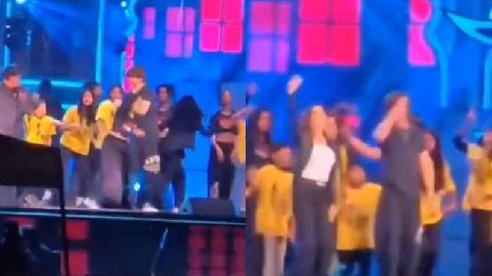 Fans go crazy as Shah Rukh Khan & Madhuri Dixit recreate Koi Ladki Hai