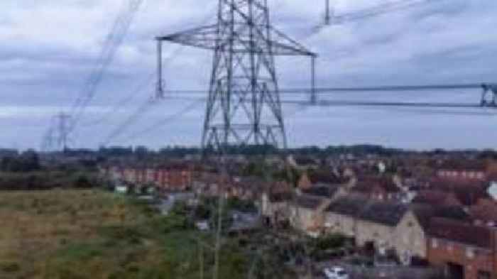 Households near new pylons to get hundreds off energy bills