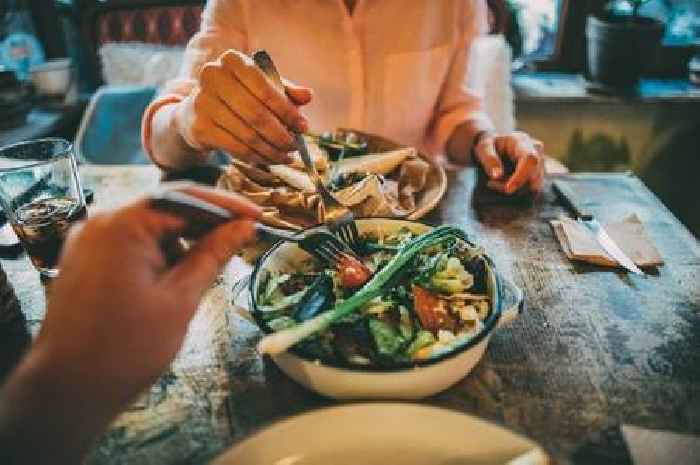 Weight loss expert shares simple hack to use when dining out in restaurants