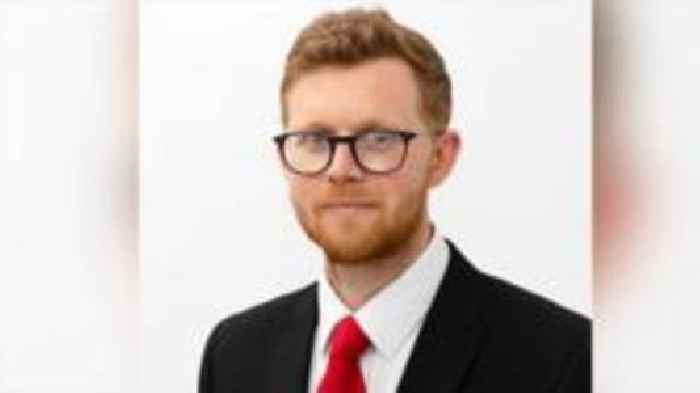 Labour councillor guilty of indecent exposure should quit, says Streeting