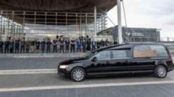 King's tribute as hundreds attend Lord Elis-Thomas funeral