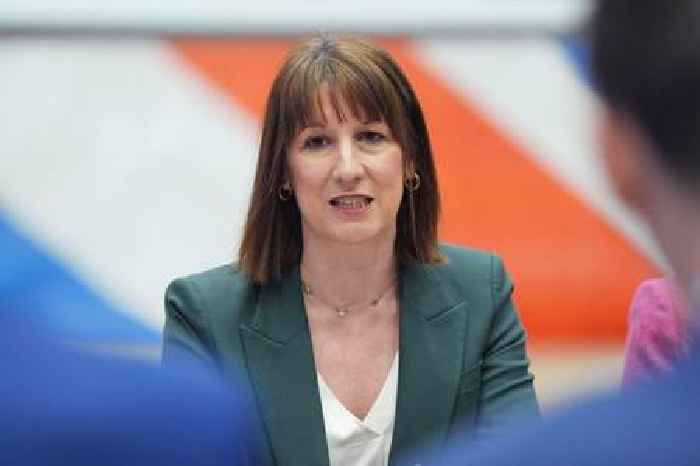 Ministers must get a grip of broken benefits system, Reeves insists
