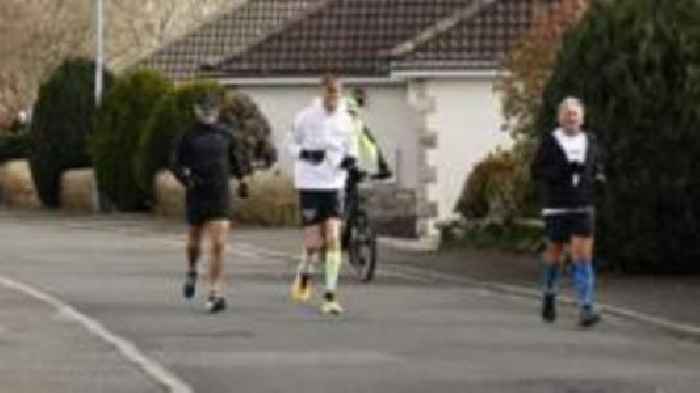 Runners' final push in seven marathons challenge