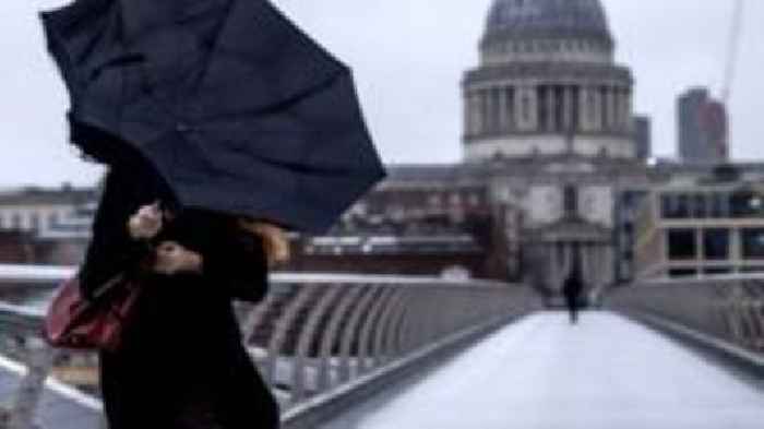 Delay for Millennium Bridge £3.5m refurbishment