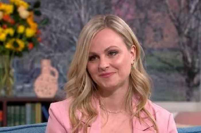 Coronation Street star Tina O'Brien ditches wedding ring sparking marriage split fears