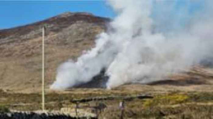 Firefighters tackle Slieve Binnian blaze