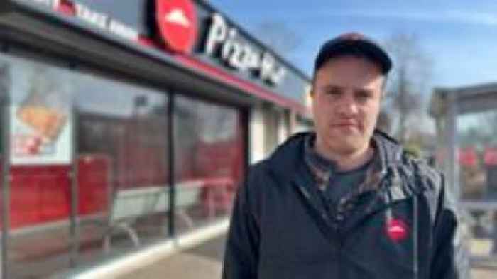 Pizza Hut workers accuse franchise of docking wages