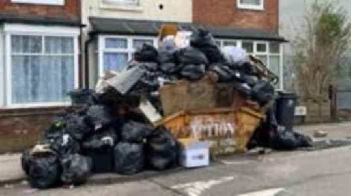 Fresh talks aim to end long-running bin strike