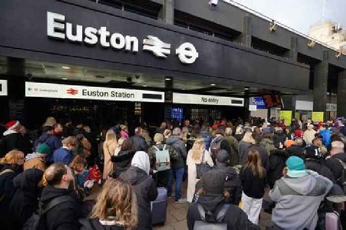 London Euston passengers find loophole to discover train platform ahead of time