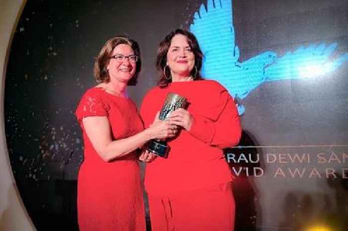Gavin and Stacey's Ruth Jones overcome with emotion as she says 'real hero' is little sister