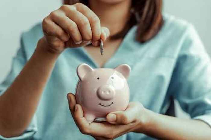 Simple bank switch could see Universal Credit claimants 'earn a free £300'