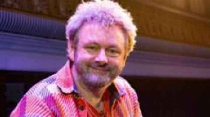 Michael Sheen i chwarae rhan Owain Glyndŵr mewn sioe theatr