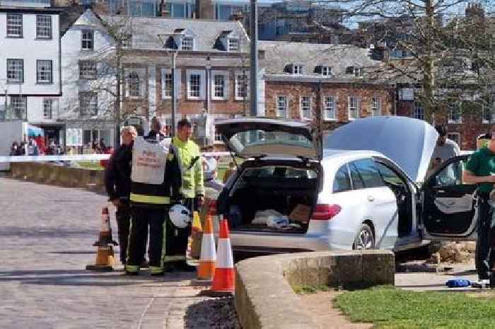 Car smashes into wall near Exeter Cathedral