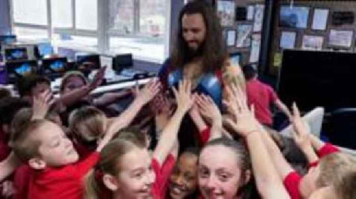 Gladiator Hammer visits his former primary school