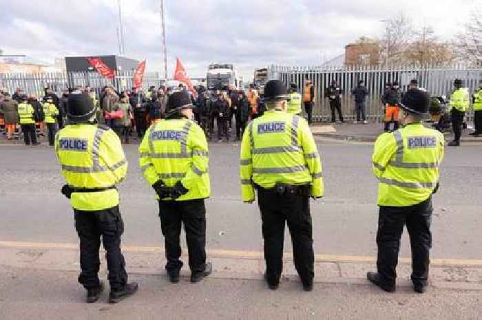 Police thwart striking Birmingham bin workers bid to delay lorries with new tactic