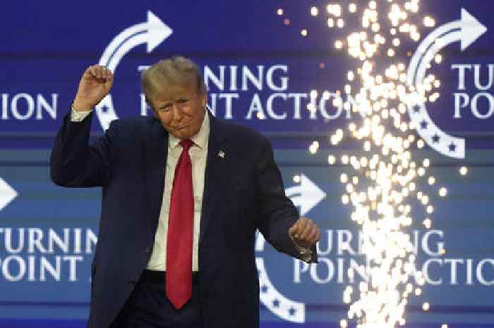 ‘Textbook,’ ‘Extraordinary,’ ‘Behold’: MAGA Showers Trump in Champagne After Tariff Pause