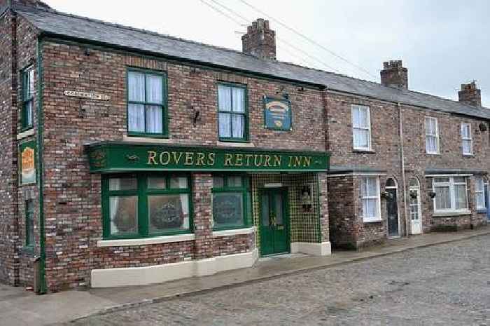 ITV Coronation Street star teases 'risky' plotline amid new decision