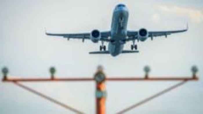 Two American Airlines jets clip wings on runway at Reagan airport