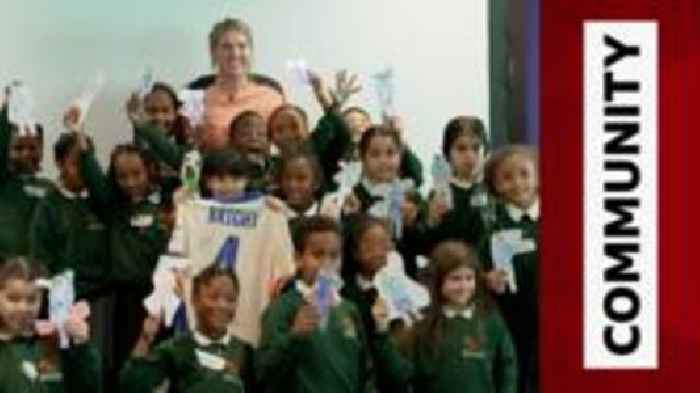 Chelsea captain Bright surprises local children for World Book Day