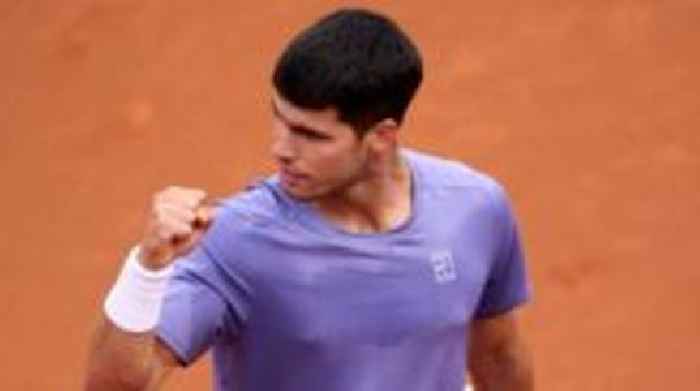 Alcaraz battles past Quinn into Barcelona last 16