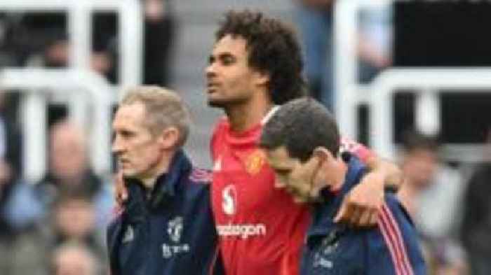 Injured Zirkzee could miss rest of Man Utd's season