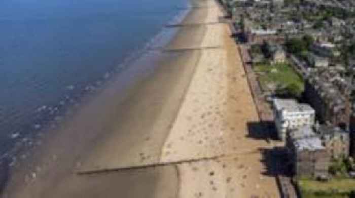 Bomb squad deals with wartime explosive found on Portobello beach