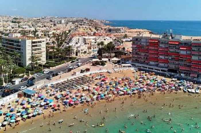 Spain tourism hotspot rocked by earthquake as families left 'terrified'