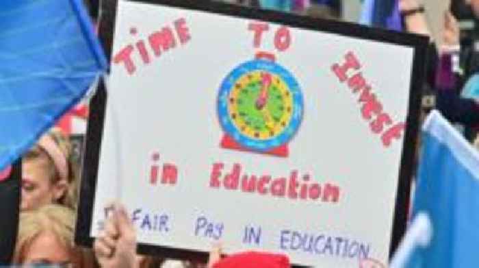 Further education lecturers vote to take strike action