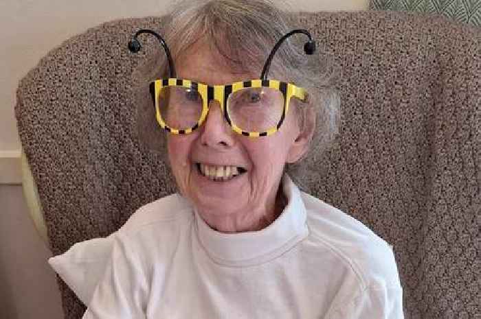 Specs and singalongs as Yeovil care home celebrates Elton John’s birthday
