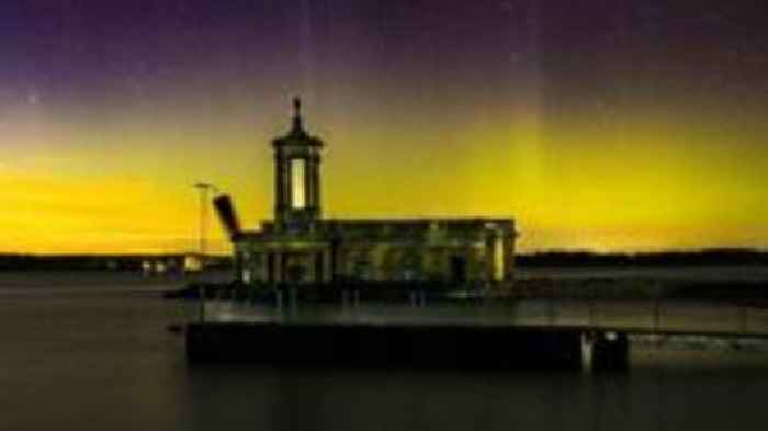 Northern Lights shimmer over East Midlands