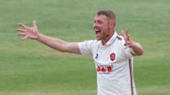 Porter drives Essex to edge of first win of season