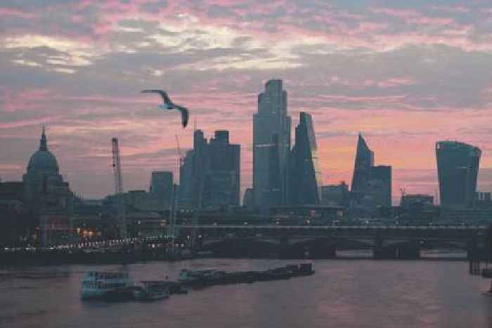 FTSE 100 sees best winning streak in two years as trade war fears abate