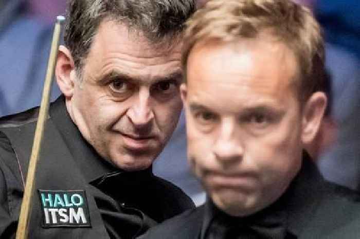 Ronnie O'Sullivan takes slender lead over Ali Carter in World Snooker Championship first round