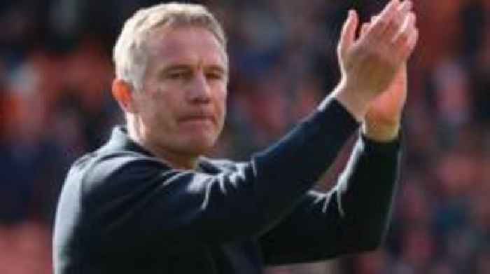 Jones' 'circus' dig 'lacked respect' - Parkinson