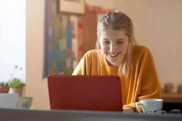 UK households who earn under £34,320 can get free £425 cash payment